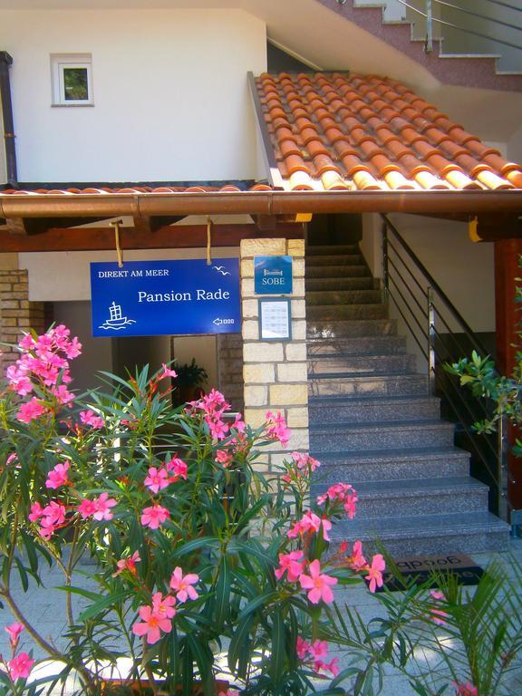 Hotel Bed & Breakfast Pansion Rade Pirovac Esterno foto