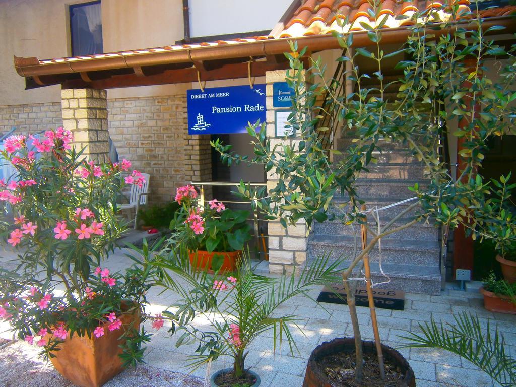 Hotel Bed & Breakfast Pansion Rade Pirovac Esterno foto