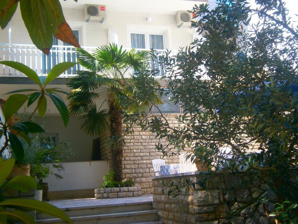 Hotel Bed & Breakfast Pansion Rade Pirovac Esterno foto