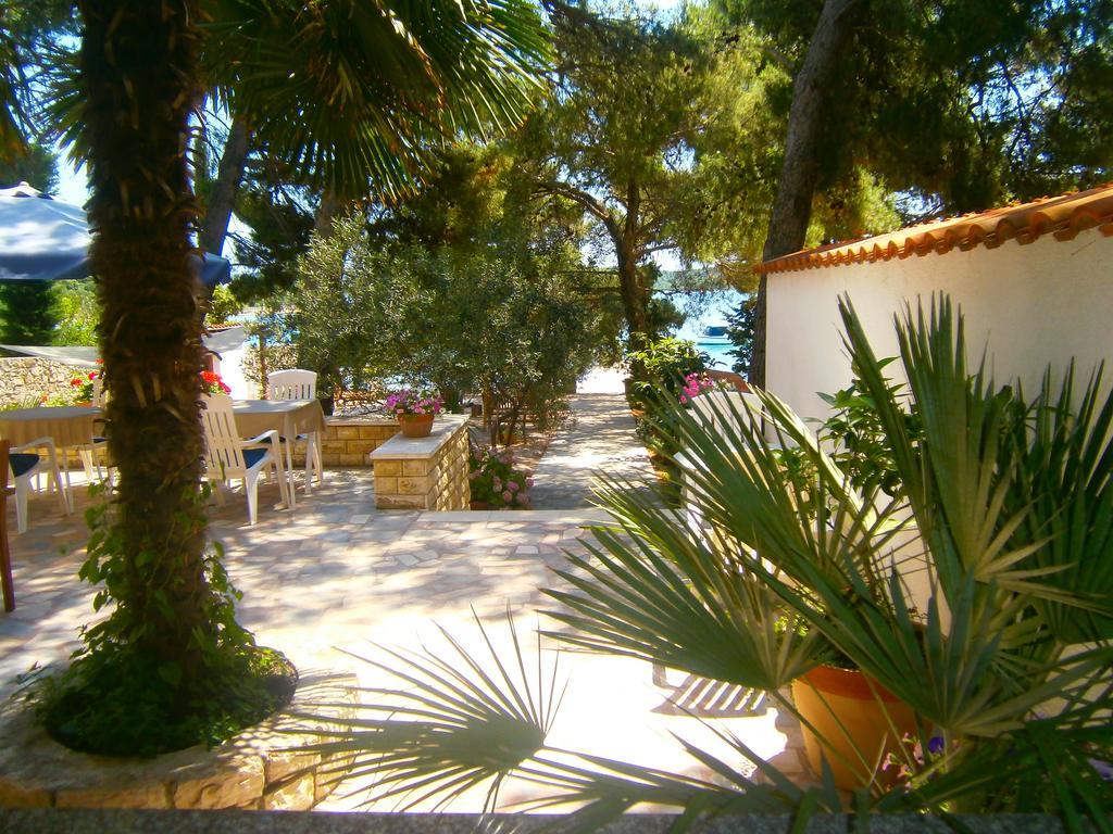 Hotel Bed & Breakfast Pansion Rade Pirovac Esterno foto