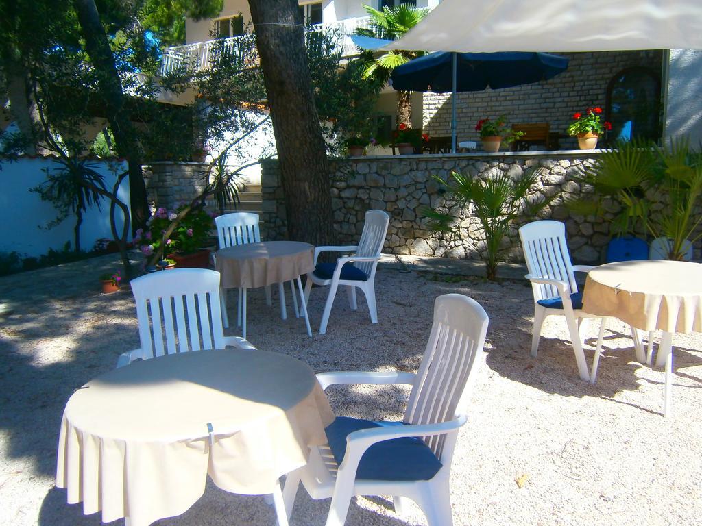 Hotel Bed & Breakfast Pansion Rade Pirovac Esterno foto