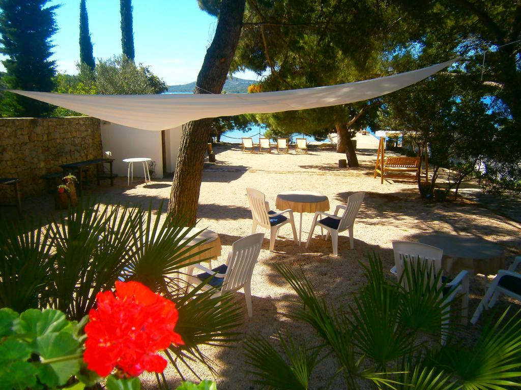 Hotel Bed & Breakfast Pansion Rade Pirovac Esterno foto