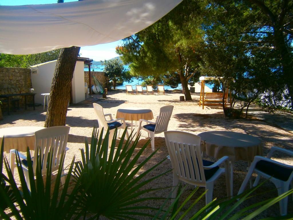 Hotel Bed & Breakfast Pansion Rade Pirovac Esterno foto
