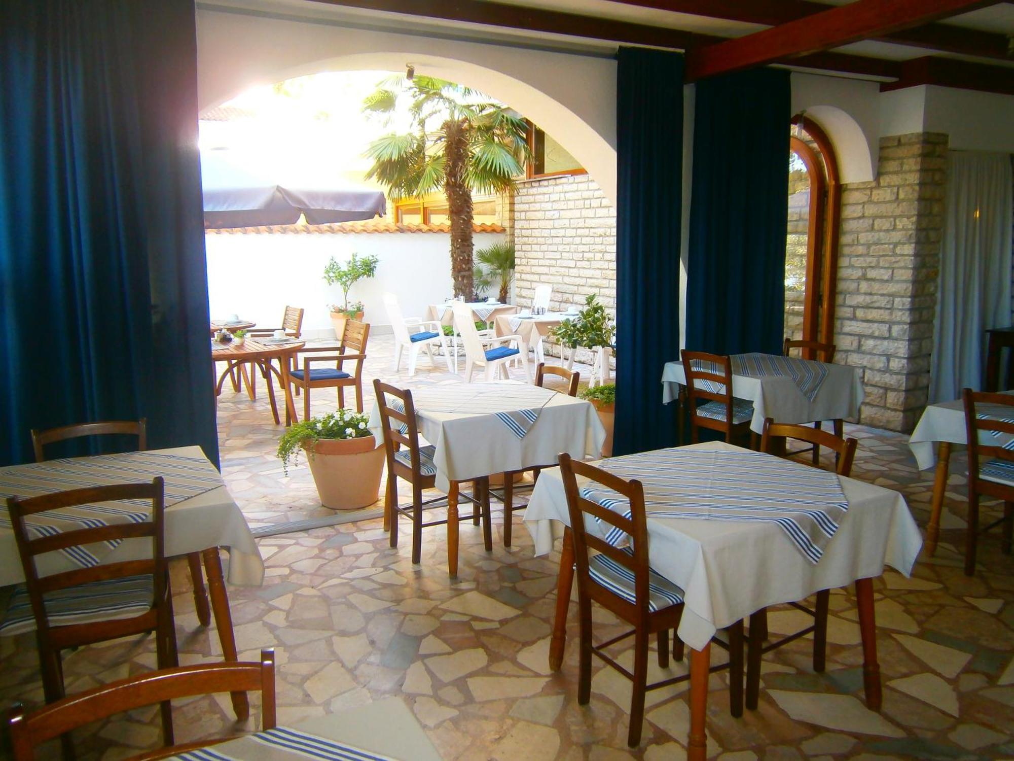 Hotel Bed & Breakfast Pansion Rade Pirovac Esterno foto