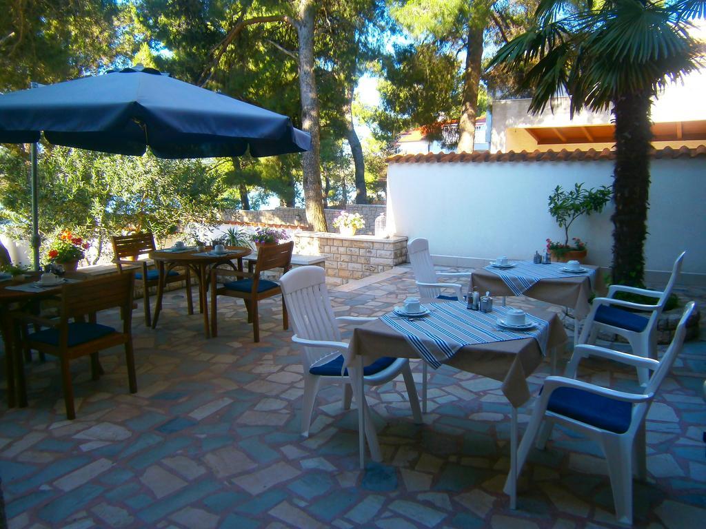 Hotel Bed & Breakfast Pansion Rade Pirovac Esterno foto