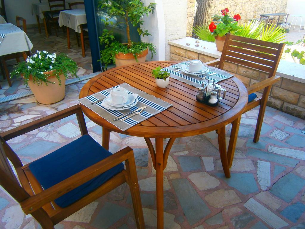 Hotel Bed & Breakfast Pansion Rade Pirovac Esterno foto